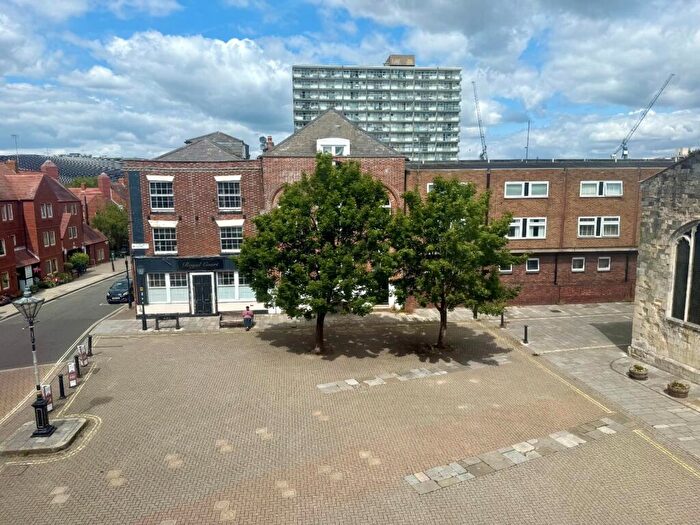 2 Bedroom Flat To Rent In Bugle Street, Southampton, Hampshire, SO14