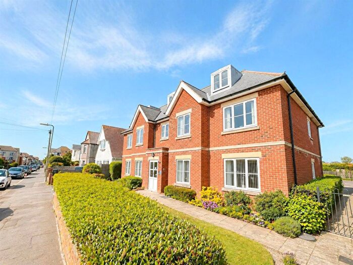 2 Bedroom Flat For Sale In Sandringham Lodge, High Street, Lee-On-The-Solent, PO13