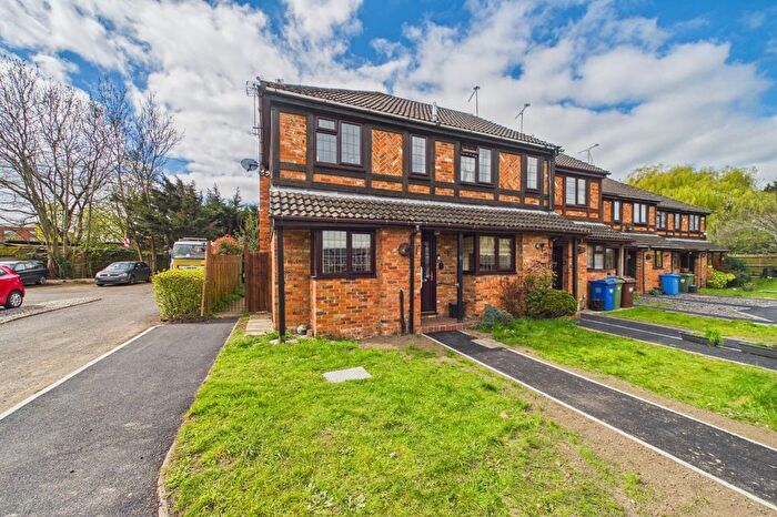 2 Bedroom Maisonette For Sale In Daventry Court, Bracknell, Berkshire, RG42