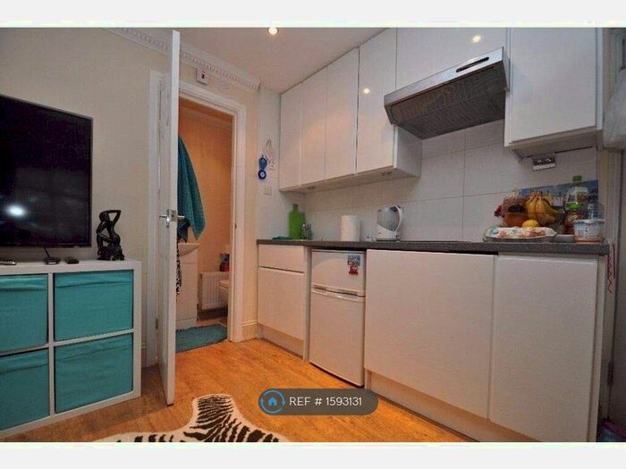 Studio To Rent In Empire Road, Perivale Middlesex, UB6