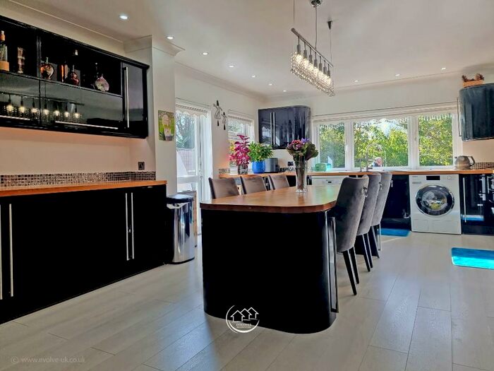 4 Bedroom Semi-Detached House To Rent In Hadley Road, Enfield, Middlesex, EN2