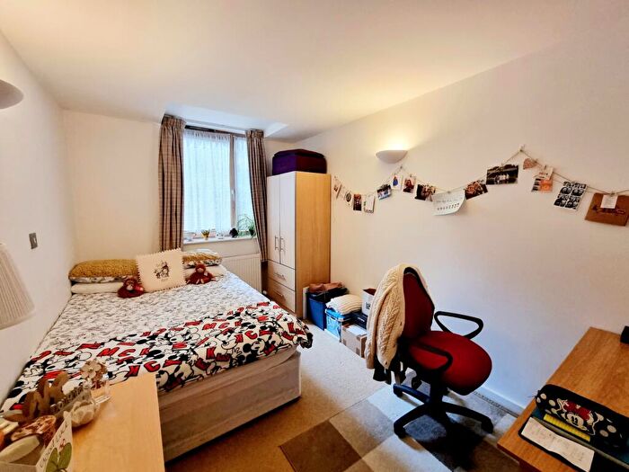 3 Bedroom Flat To Rent In St John's Way, Archway, N19