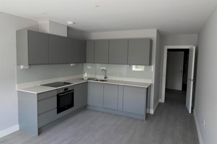 1 Bedroom Flat To Rent In Bath Road, Slough, SL1