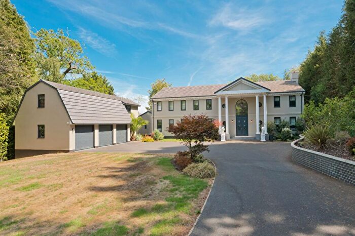 3 Bedroom Detached House To Rent In East Road, Weybridge, Surrey, KT13