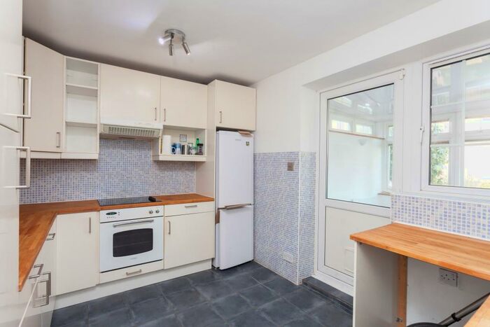 1 Bedroom Maisonette To Rent In Glastonbury Road, Morden, Surrey, SM4