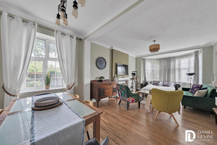 3 Bedroom Apartment For Sale In The Burroughs, Hendon, NW4