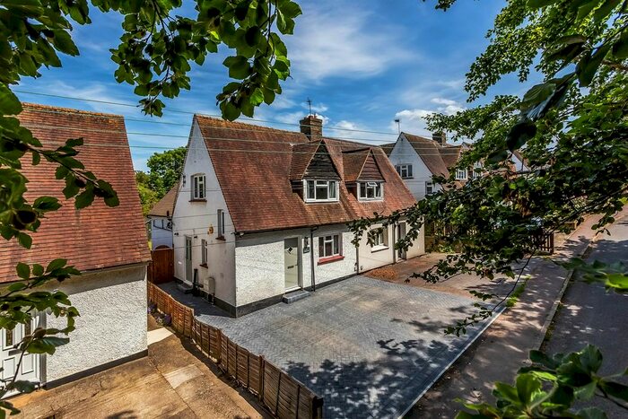 3 Bedroom Semi-Detached House For Sale In Bower Lane, Eynsford, Dartford, DA4