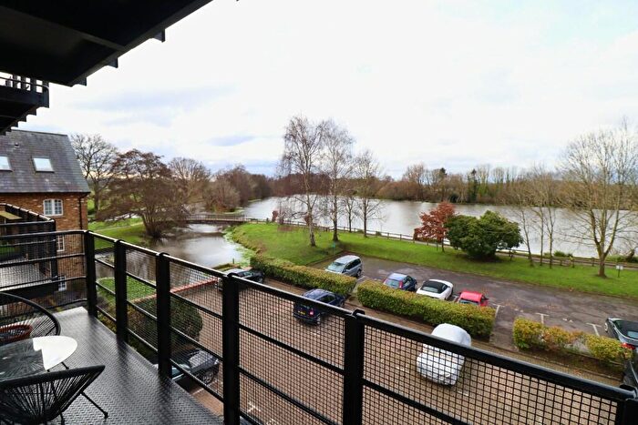 2 Bedroom Apartment To Rent In Bourneside Road, Addlestone, Surrey, KT15
