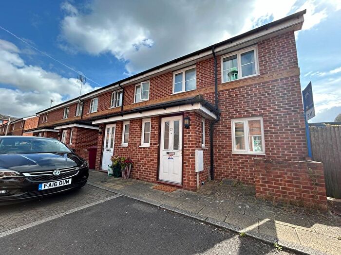 3 Bedroom End Of Terrace House To Rent In Battle Place, Reading, Berkshire, RG30