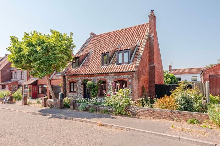 4 Bedroom Detached House For Sale In Beechlands Park, Norwich, NR11