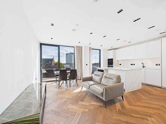 2 Bedroom Flat For Sale In Cluny Mews, London, SW5