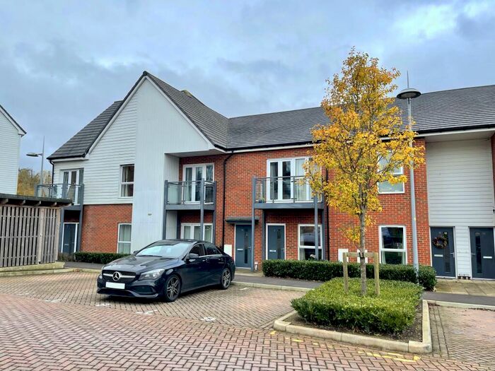 1 Bedroom Apartment To Rent In Pondtail Avenue, Faygate, Horsham, RH12