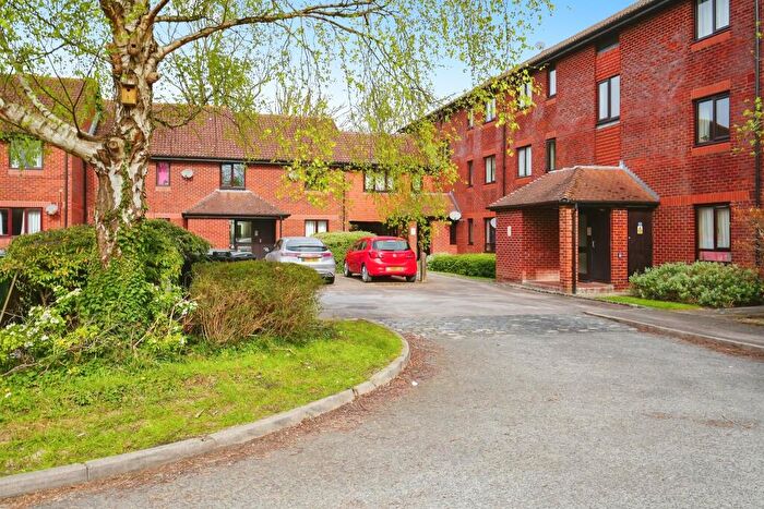 1 Bedroom Apartment For Sale In Worcester Drive, Didcot, OX11