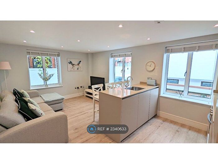 2 Bedroom Flat To Rent In Scholars Court, Guildford, GU1