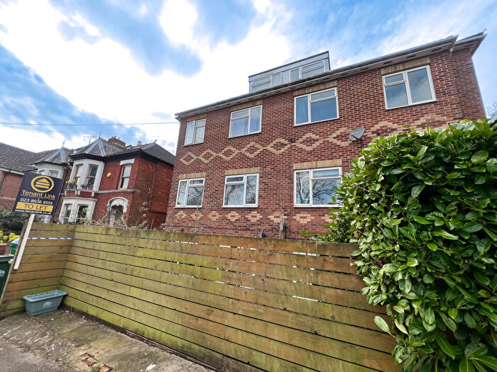 2 Bedroom Flat To Rent In Westridge Road, SO17