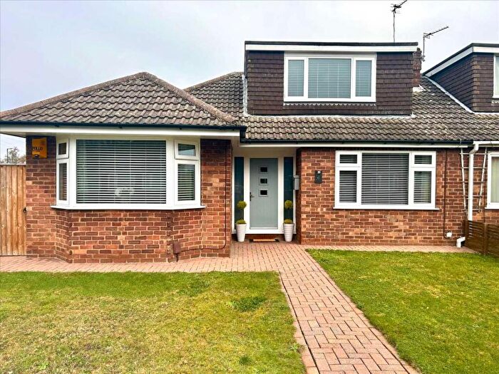 3 Bedroom Semi-Detached Bungalow For Sale In Pagehall Close, Scartho, Grimsby, DN33