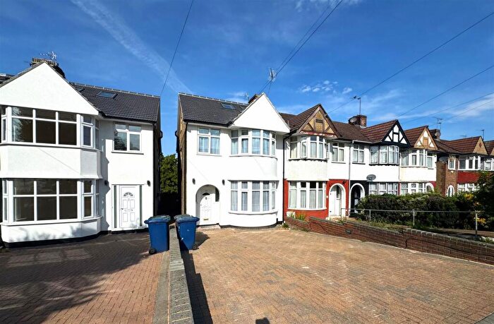 4 Bedroom Semi-Detached House To Rent In Hampden Way, Southgate, N14