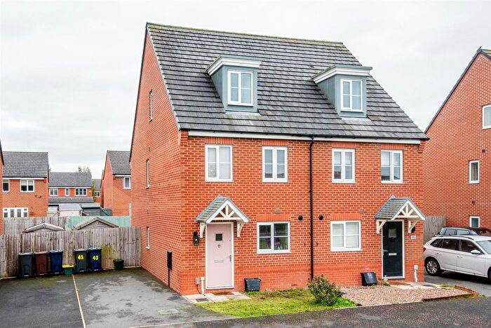 3 Bedroom Semi-Detached House For Sale In Assembly Avenue, Leyland, PR25