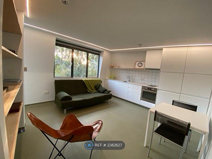 1 Bedroom Flat To Rent In Shrewsbury Court, London, EC1Y