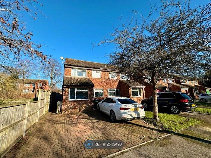 4 Bedroom Semi-Detached House To Rent In Wallingford, Bradville, Milton Keynes, MK13