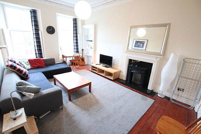 2 Bedroom Flat To Rent In West End Park Street, Woodlands, G3