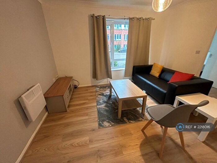 2 Bedroom Flat To Rent In Brook Court, Nottingham, NG7