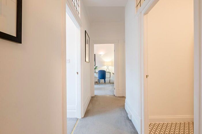 2 Bedroom Apartment To Rent In Park Road, St Johns Wood, NW8
