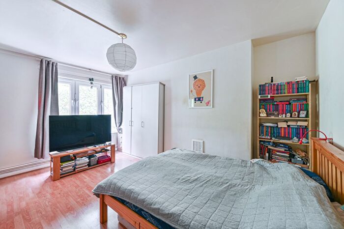 1 Bedroom Flat To Rent In Heather Court, London, SW4