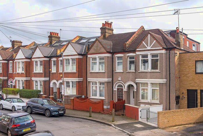 3 Bedroom Flat For Sale In Isis Street, Earlsfield, London, SW18