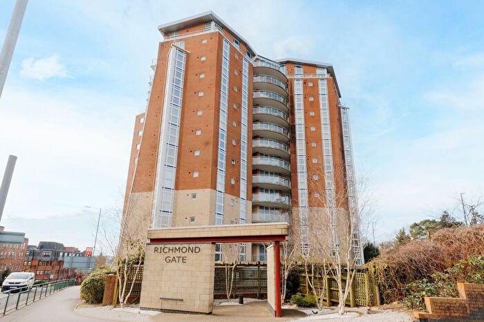 2 Bedroom Flat For Sale In Richmond Hill Drive, Richmond Hill Gate, BH2