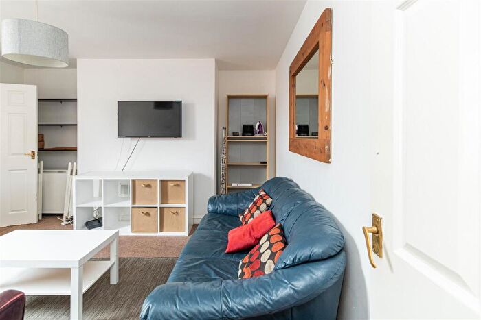 5 Bedroom Maisonette To Rent In Tavistock Road, Jesmond, Newcastle Upon Tyne, NE2