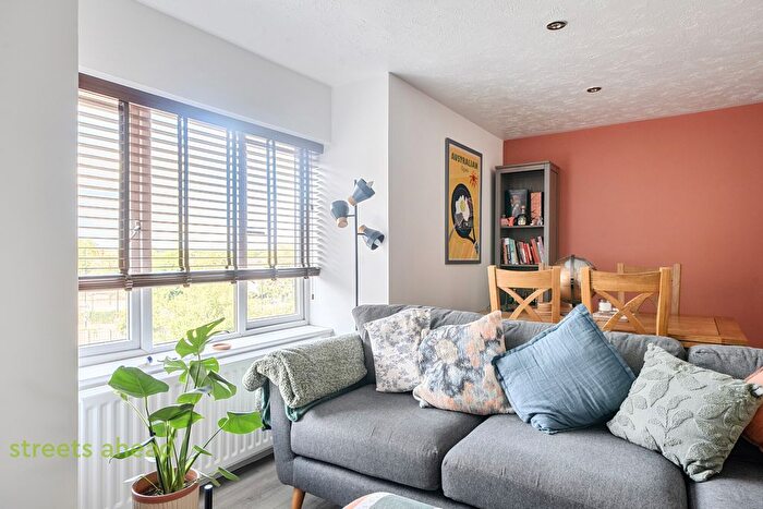 2 Bedroom Flat For Sale In Franklin Way, Croydon, CR0