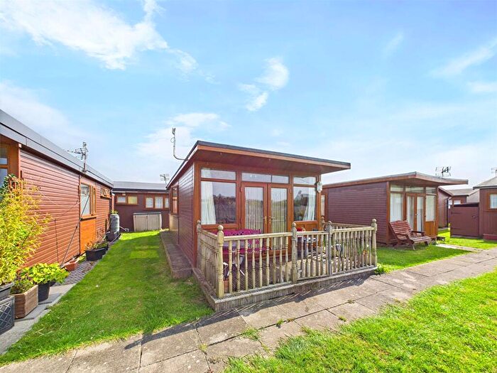 2 Bedroom Park Home For Sale In Mablethorpe, LN12