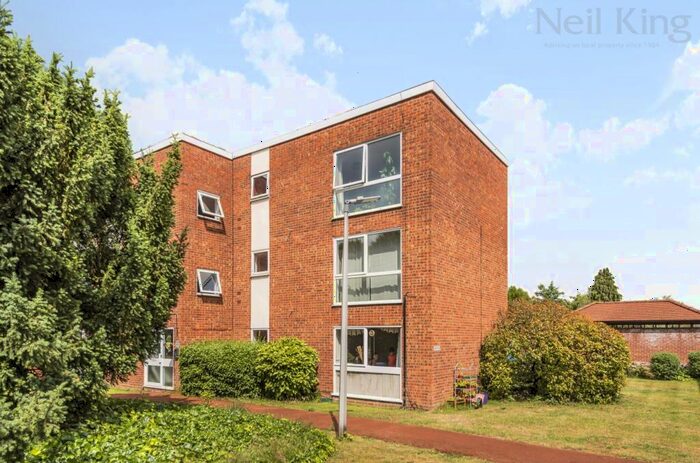 2 Bedroom Apartment To Rent In Highland Court, Gordon Road, South Woodford, London, E18