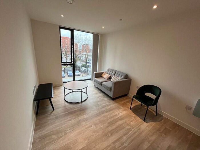 1 Bedroom Flat To Rent In Queen Street, Manchester, Greater Manchester, M3