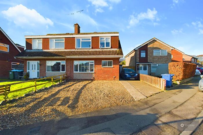 3 Bedroom Semi-Detached House For Sale In Glebe Drive, Brackley, NN13