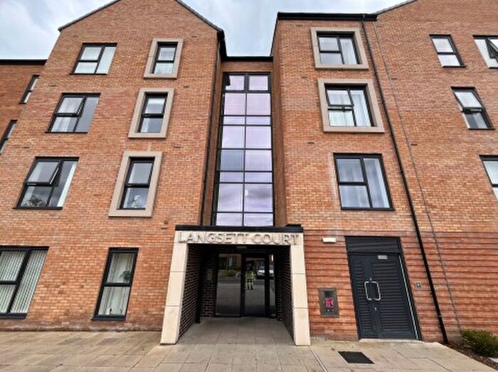 2 Bedroom Flat To Rent In Hemingfield Grove, Warrington, WA5