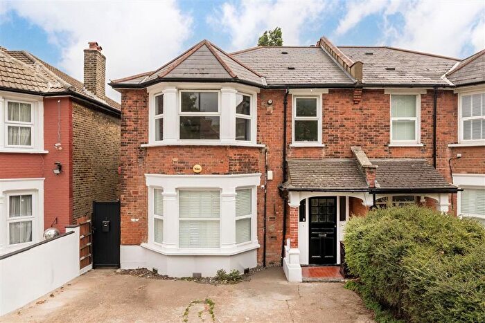 2 Bedroom Flat For Sale In Baring Road, Lee, SE12
