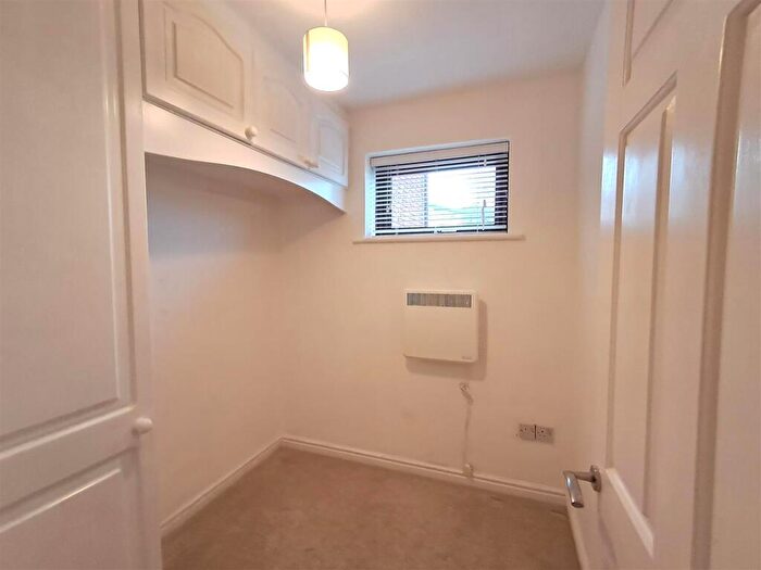 2 Bedroom Apartment To Rent In Barrington Court, Bristol, BS4