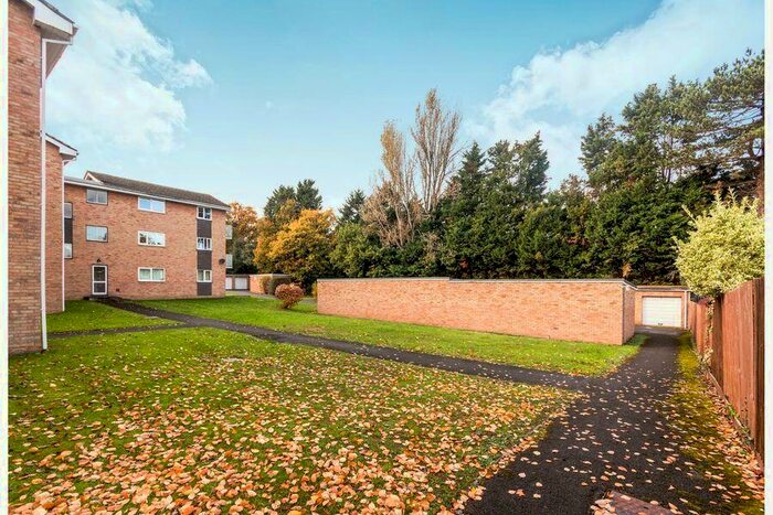 3 Bedroom Apartment To Rent In Beverley Court, Sunningdale, SL5