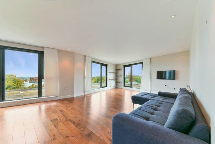 2 Bedroom Flat To Rent In Upper Richmond Road, London, SW15