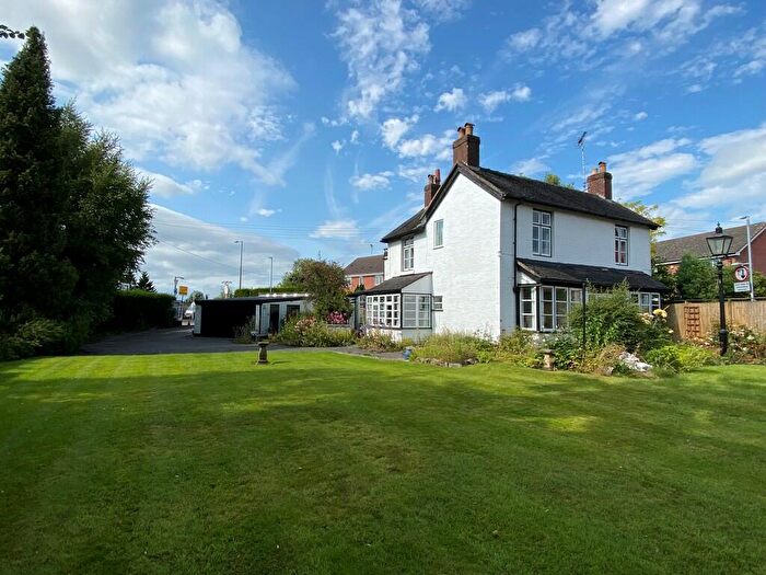 3 Bedroom Detached House For Sale In Dove Walk, Uttoxeter, ST14