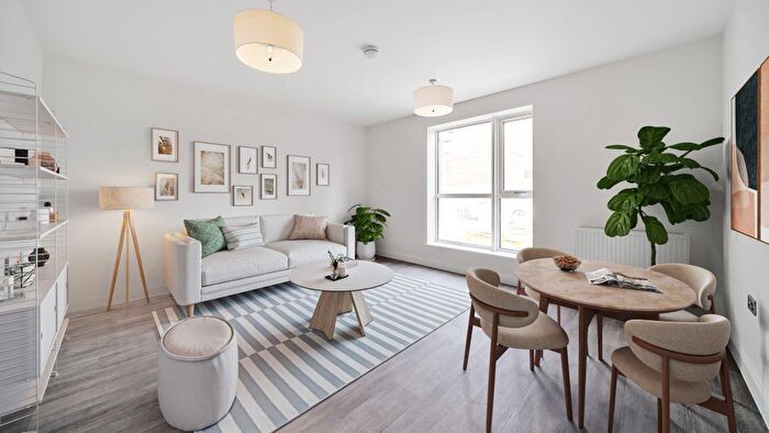 1 Bedroom Flat For Sale In Buckingham Avenue, Perivale, Greenford, UB6