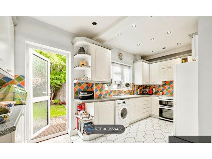 4 Bedroom Semi Detached House To Rent In Kenwood Gardens, Ilford, IG2