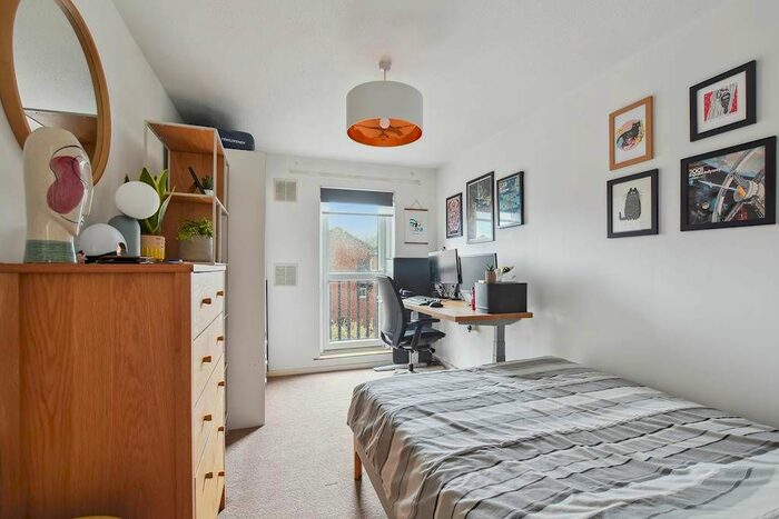 2 Bedroom Flat For Sale In Gladstone Road, London, W4