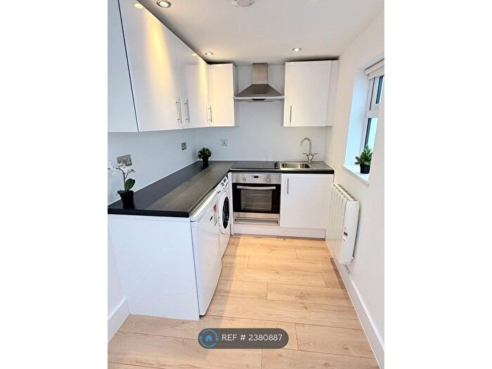 Studio To Rent In Boyne Avenue, London, NW4