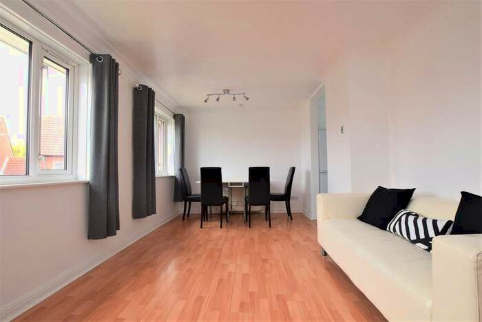 1 Bedroom Flat To Rent In Cavell Crescent, Harold Wood, Romford, RM3