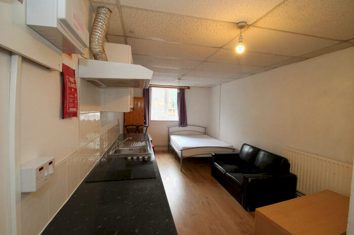 Studio To Rent In Kember Street, Islington, N1