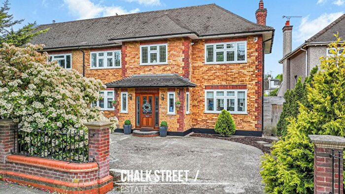 4 Bedroom Semi Detached House For Sale In Main Road, Gidea Park, RM2