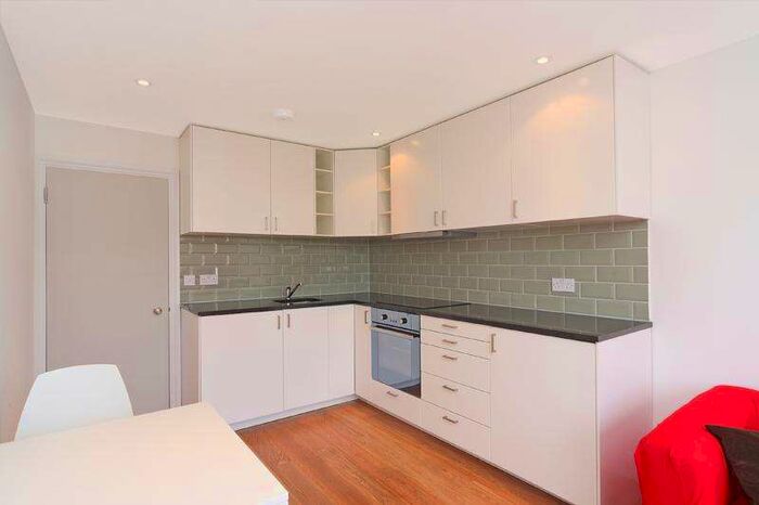 1 Bedroom Flat To Rent In Percy Road, Shepherds Bush, London, W12